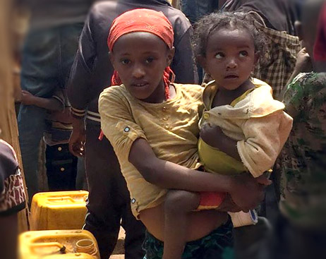 EthiopianGirlwBaby462x367